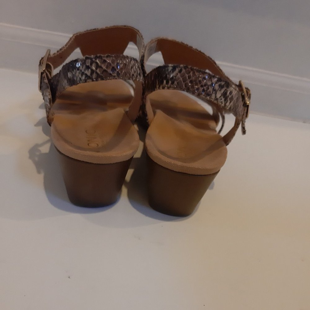Vionic Glenda Sandals size 9 - Picture 3 of 6